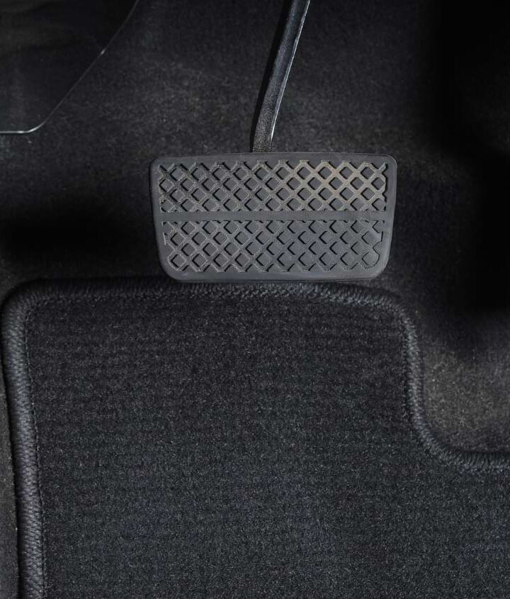 Tappetini per l’auto adatti ad ogni esigenza: eleganza, praticità e qualità